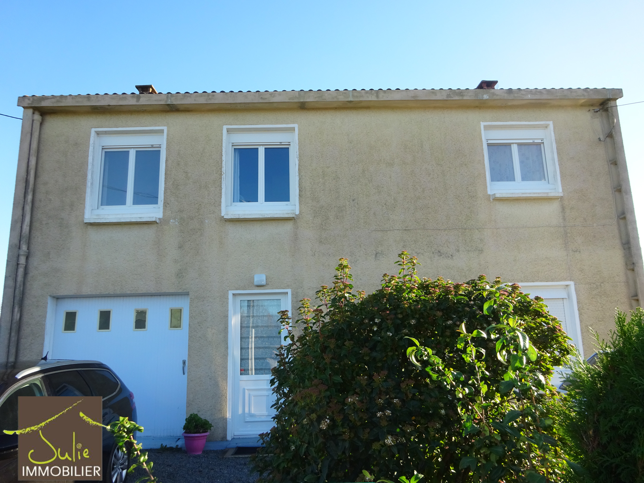 vente 10min de BRESSUIRE - Maison rénovée, 5chambres et beau terrain!